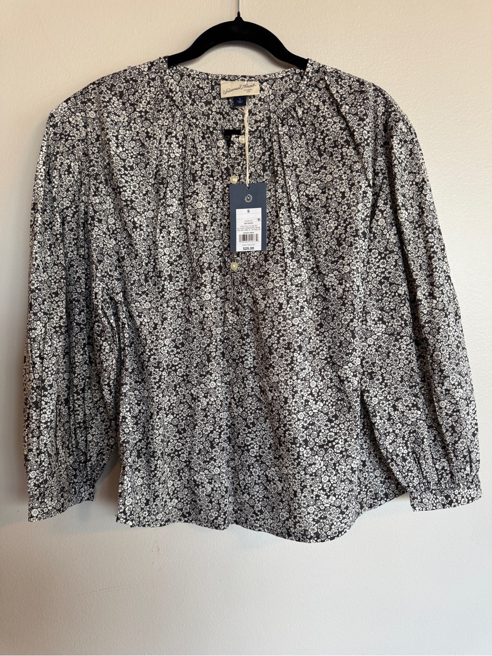 Universal Thread NWT Floral Henley Blouse Size S Cottagecore Boho Top Black Gray